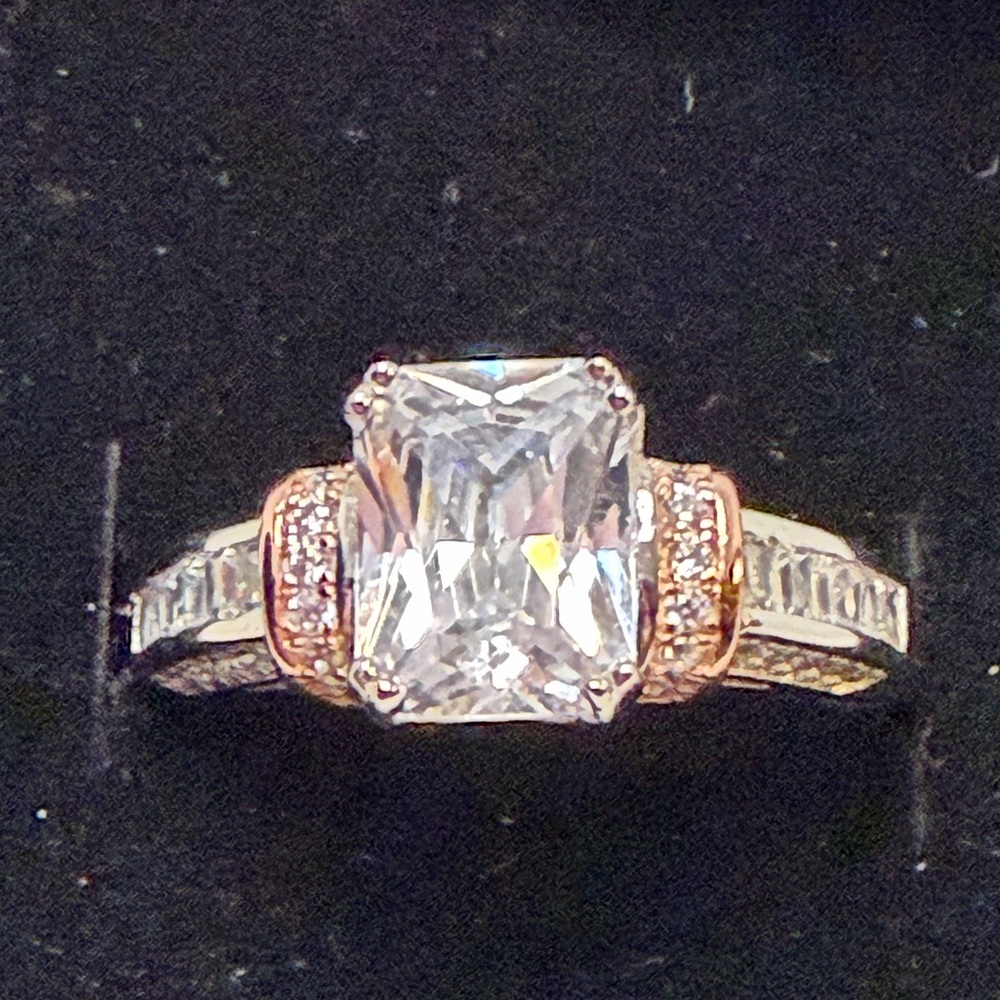Elegant Silver and Gold Women's Ring